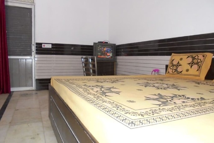 Imagen de la habitación del Hotel Goroomgo Labh Mahal Meerut. Foto 9