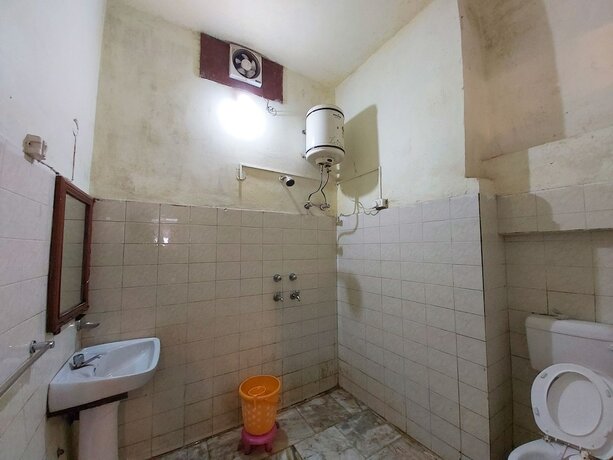 Imagen general del Hotel Goroomgo Lake View Mall Road Nainital. Foto 3