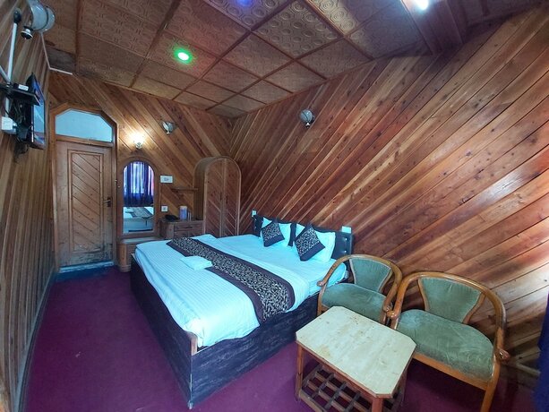 Imagen general del Hotel Goroomgo Lake View Mall Road Nainital. Foto 9