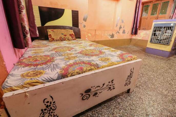 Imagen de la habitación del Hotel Goroomgo Laxmi Bhawan Mathura. Foto 8