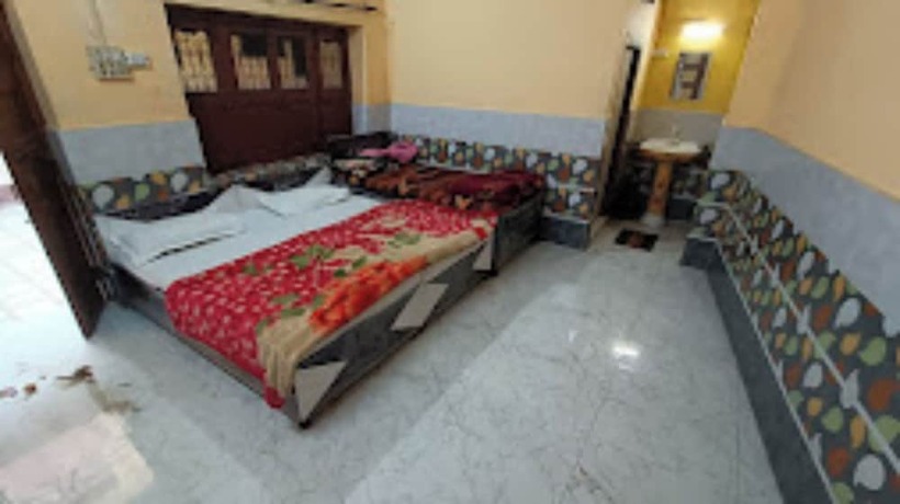 Imagen de la habitación del Hotel Goroomgo Laxmi Bhawan Mathura. Foto 10