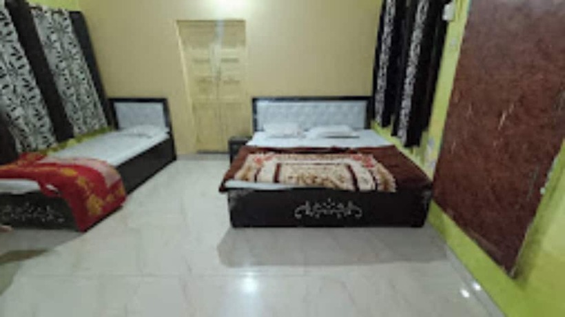 Imagen de la habitación del Hotel Goroomgo Laxmi Bhawan Mathura. Foto 11