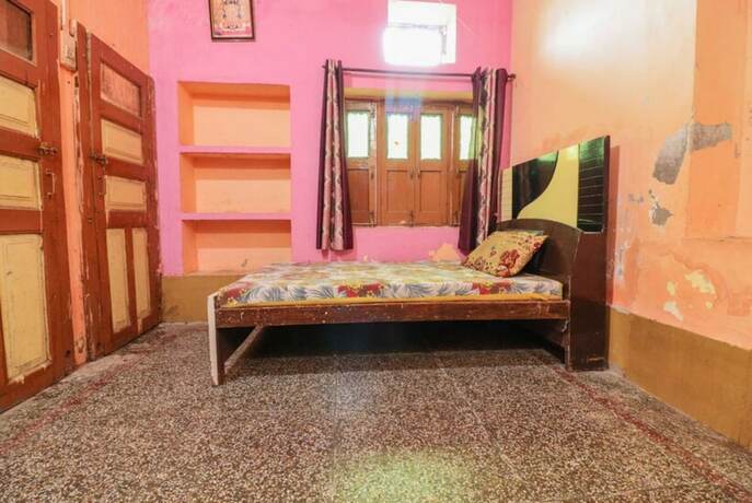 Imagen de la habitación del Hotel Goroomgo Laxmi Bhawan Mathura. Foto 13