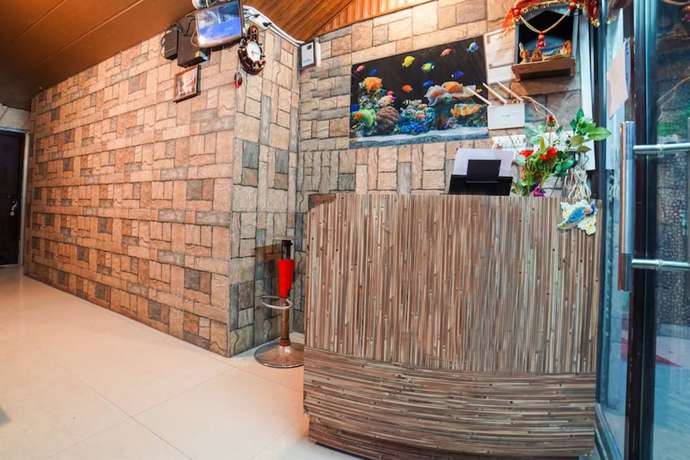 Imagen de los interiores del Hotel Goroomgo LongView Retreat Nainital. Foto 13
