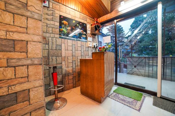 Imagen de los interiores del Hotel Goroomgo LongView Retreat Nainital. Foto 15
