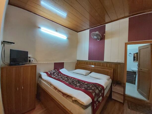 Imagen de la habitación del Hotel Goroomgo Luxury Moon Nainital. Foto 18