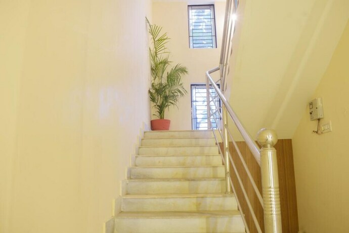 Imagen general del Hotel Goroomgo Luxury Star Inn Sum Hospital Bhubaneswar. Foto 7