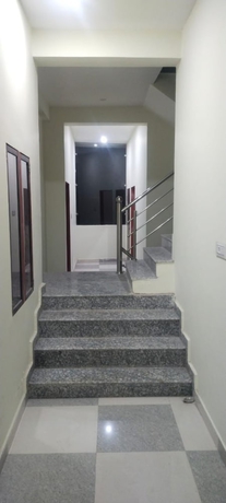 Imagen de los interiores del Hotel Goroomgo M J Agra. Foto 16