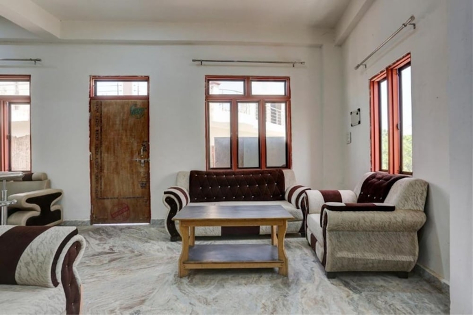 Imagen de los interiores del Hotel Goroomgo M J Agra. Foto 18