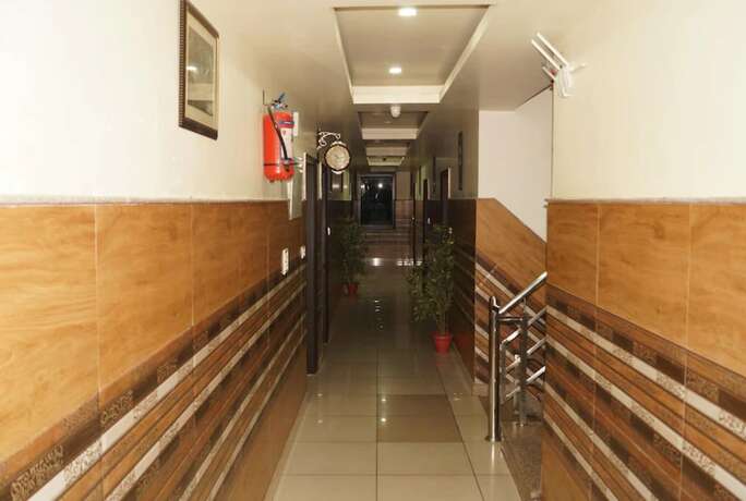 Imagen general del Hotel Goroomgo Madhu Palace Katra. Foto 3