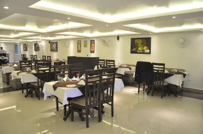 Imagen de los interiores del Hotel Goroomgo Mandakini Royale Kanpur. Foto 7