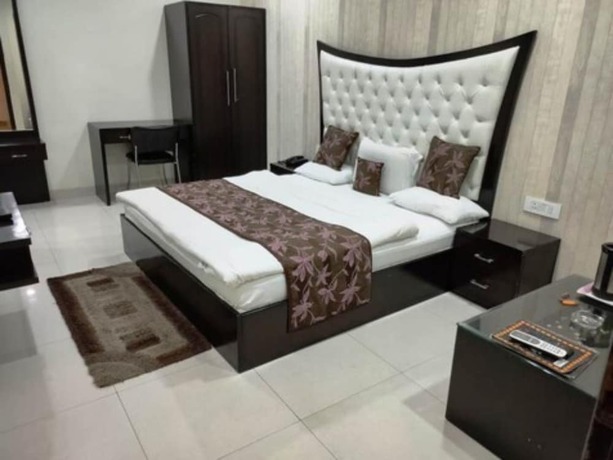 Imagen de la habitación del Hotel Goroomgo Mandakini Royale Kanpur. Foto 4