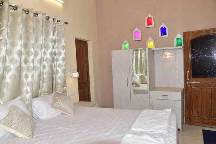 Imagen de la habitación del Hotel Goroomgo Maya Inn Guest House Varanasi. Foto 6