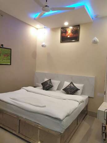Imagen de la habitación del Hotel Goroomgo Maya Inn Guest House Varanasi. Foto 8