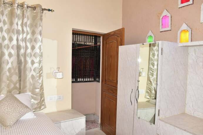 Imagen de la habitación del Hotel Goroomgo Maya Inn Guest House Varanasi. Foto 9