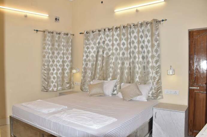 Imagen de la habitación del Hotel Goroomgo Maya Inn Guest House Varanasi. Foto 13