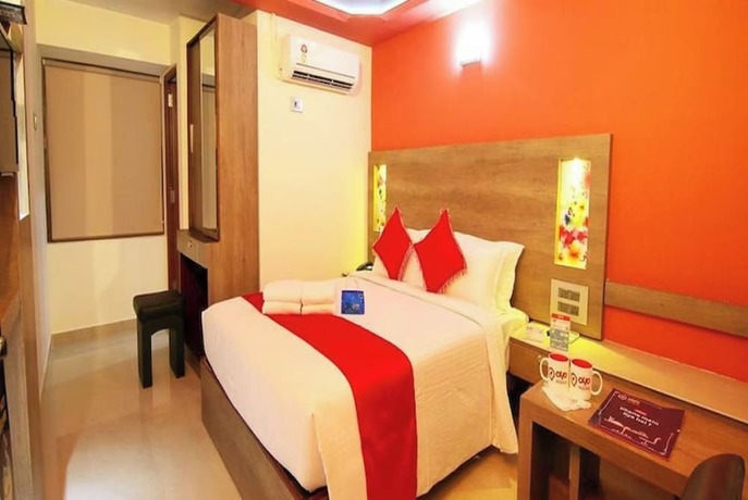 Imagen de la habitación del Hotel Goroomgo New Ashiyana Palace Varanasi. Foto 16