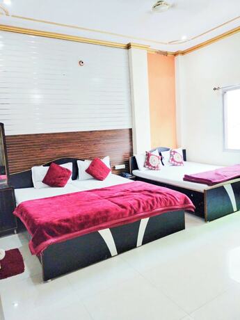 Imagen de la habitación del Hotel Goroomgo New Ashiyana Palace Varanasi. Foto 18