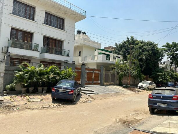 Imagen general del Hotel Goroomgo Omasha Residency Noida. Foto 1