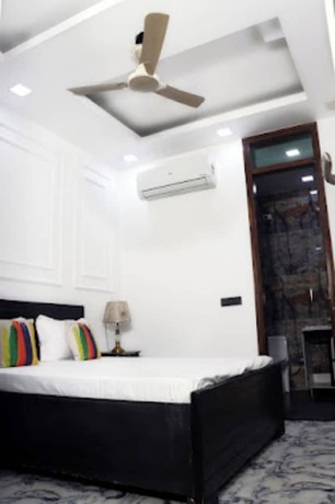 Imagen de la habitación del Hotel Goroomgo Omasha Residency Noida. Foto 12