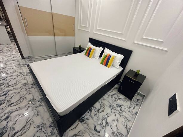 Imagen de la habitación del Hotel Goroomgo Omasha Residency Noida. Foto 16