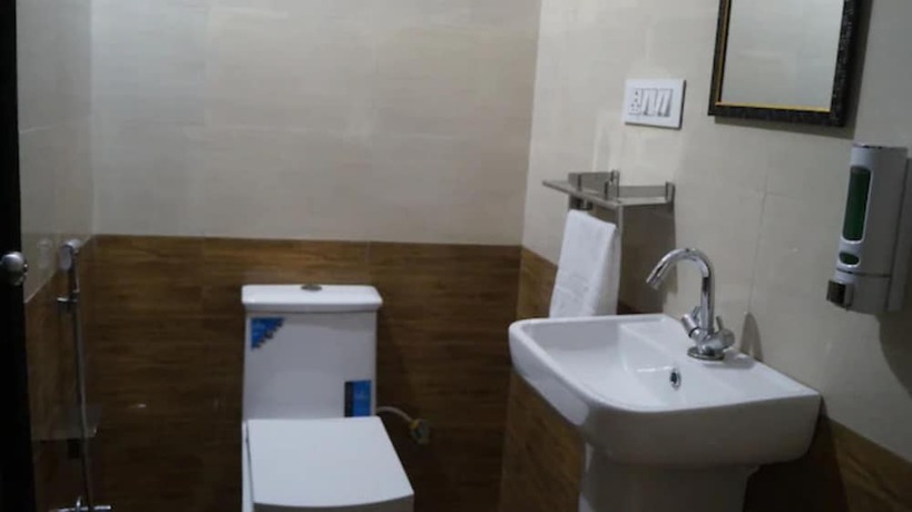 Imagen de la habitación del Hotel Goroomgo Pankaj Palace Jabalpur. Foto 7