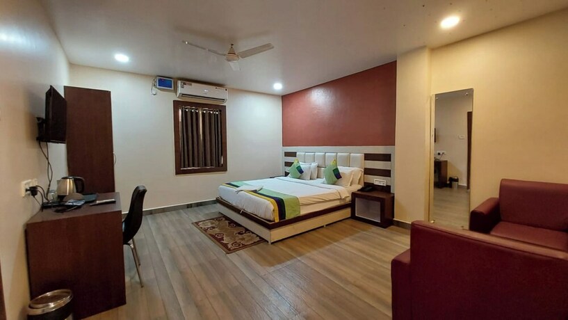 Imagen de la habitación del Hotel Goroomgo Paradise Bhubaneswar. Foto 19