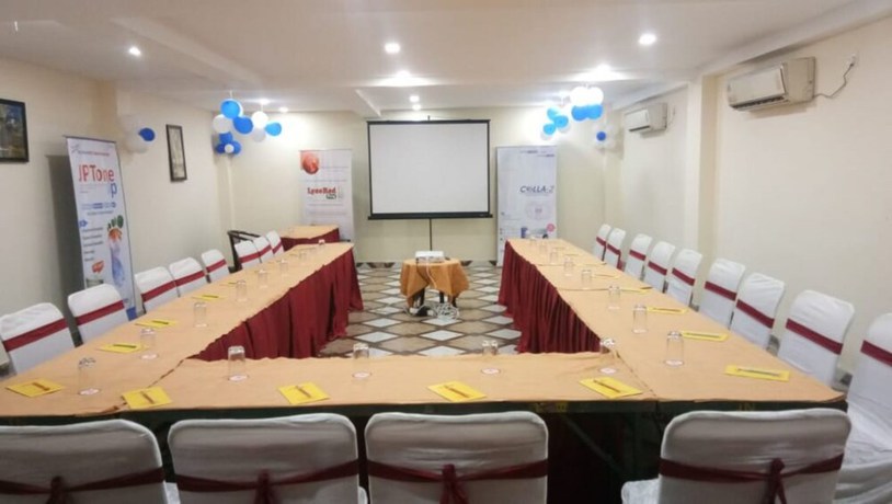 Imagen del bar/restaurante del Hotel Goroomgo Planet Bhubaneswar. Foto 6