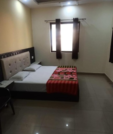 Imagen de la habitación del Hotel Goroomgo Raj Ganga Haridwar. Foto 17