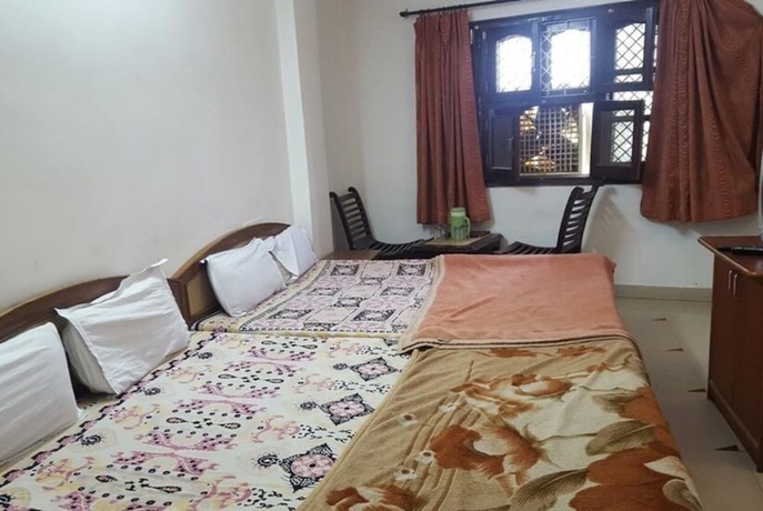 Imagen de la habitación del Hotel Goroomgo Rajpal Palace Udaipur. Foto 4