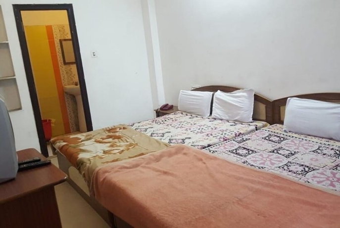 Imagen de la habitación del Hotel Goroomgo Rajpal Palace Udaipur. Foto 5