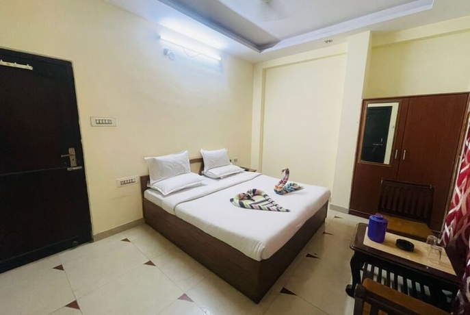 Imagen de la habitación del Hotel Goroomgo Rajpal Palace Udaipur. Foto 9