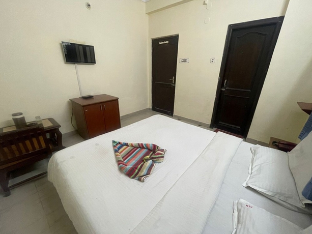 Imagen de la habitación del Hotel Goroomgo Rajpal Palace Udaipur. Foto 10