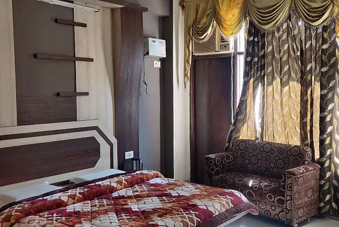 Imagen de la habitación del Hotel Goroomgo Shakuntala Katra. Foto 13