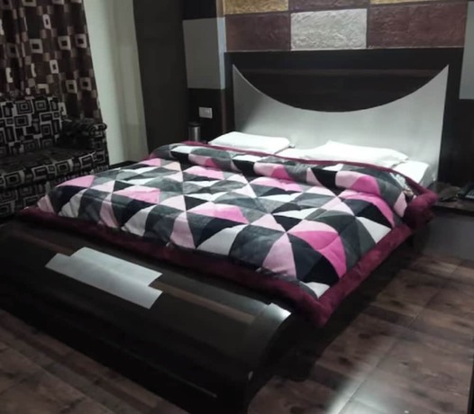 Imagen de la habitación del Hotel Goroomgo Shakuntala Katra. Foto 14