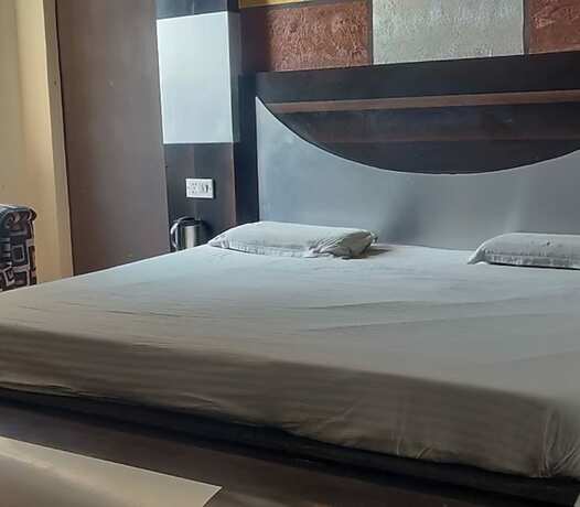 Imagen de la habitación del Hotel Goroomgo Shakuntala Katra. Foto 15