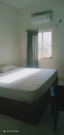 Imagen de la habitación del Hotel Goroomgo Shivay Varanasi. Foto 12