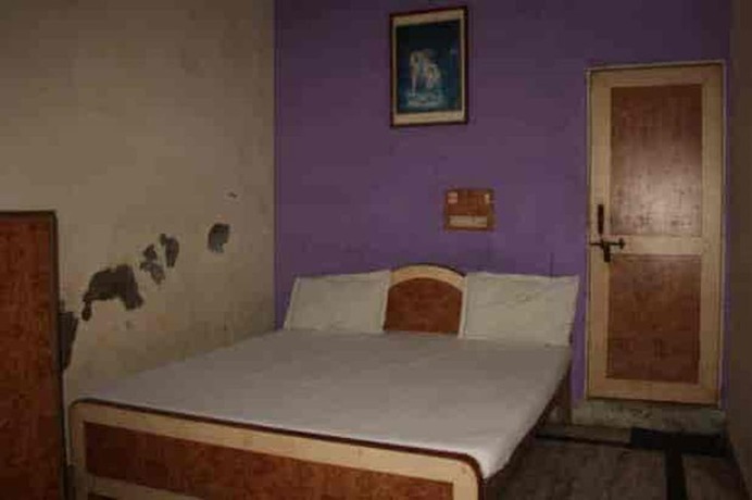 Imagen de la habitación del Hotel Goroomgo Shyam Inn Mathura. Foto 6