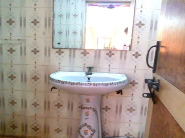 Imagen de la habitación del Hotel Goroomgo Shyam Inn Mathura. Foto 8