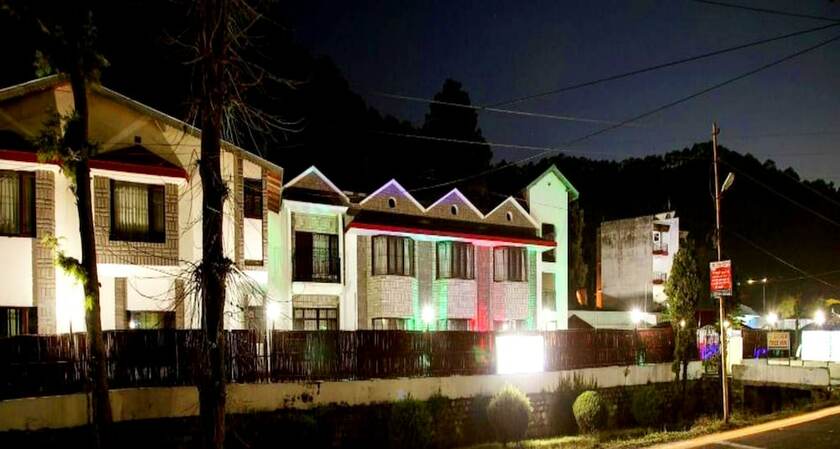 Imagen general del Hotel Goroomgo Silvertree Inn Bhimtal. Foto 4