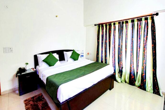 Imagen de la habitación del Hotel Goroomgo Silvertree Inn Bhimtal. Foto 8