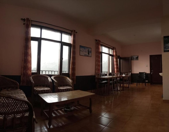 Imagen de los interiores del Hotel Goroomgo Thakur Home\'s Shimla. Foto 17