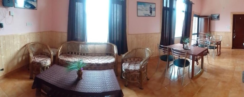 Imagen de los interiores del Hotel Goroomgo Thakur Home\'s Shimla. Foto 18