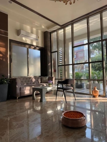 Imagen de los interiores del Hotel Goroomgo The Coco Cabana Varanasi. Foto 16