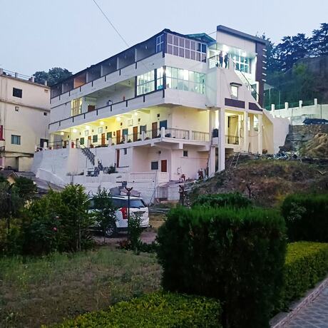 Imagen general del Hotel Goroomgo Tribhuwan Ranikhet. Foto 1