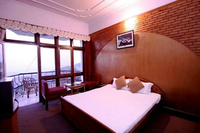 Imagen de la habitación del Hotel Goroomgo Tribhuwan Ranikhet. Foto 17