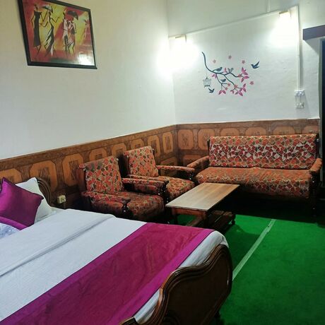 Imagen de la habitación del Hotel Goroomgo Tribhuwan Ranikhet. Foto 19