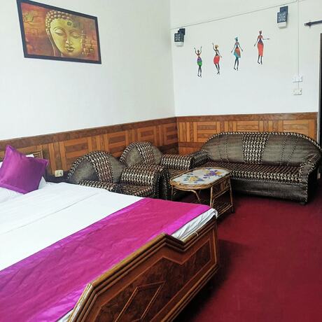 Imagen general del Hotel Goroomgo Tribhuwan Ranikhet. Foto 9