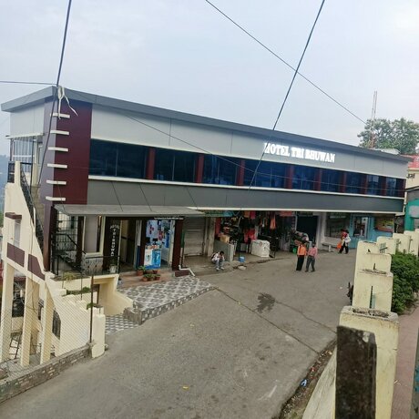 Imagen general del Hotel Goroomgo Tribhuwan Ranikhet. Foto 10