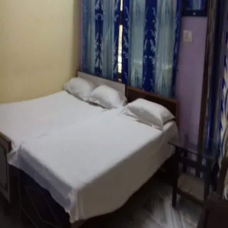 Imagen de la habitación del Hotel Goroomgo Uma Ganga Guest House Varanasi. Foto 10